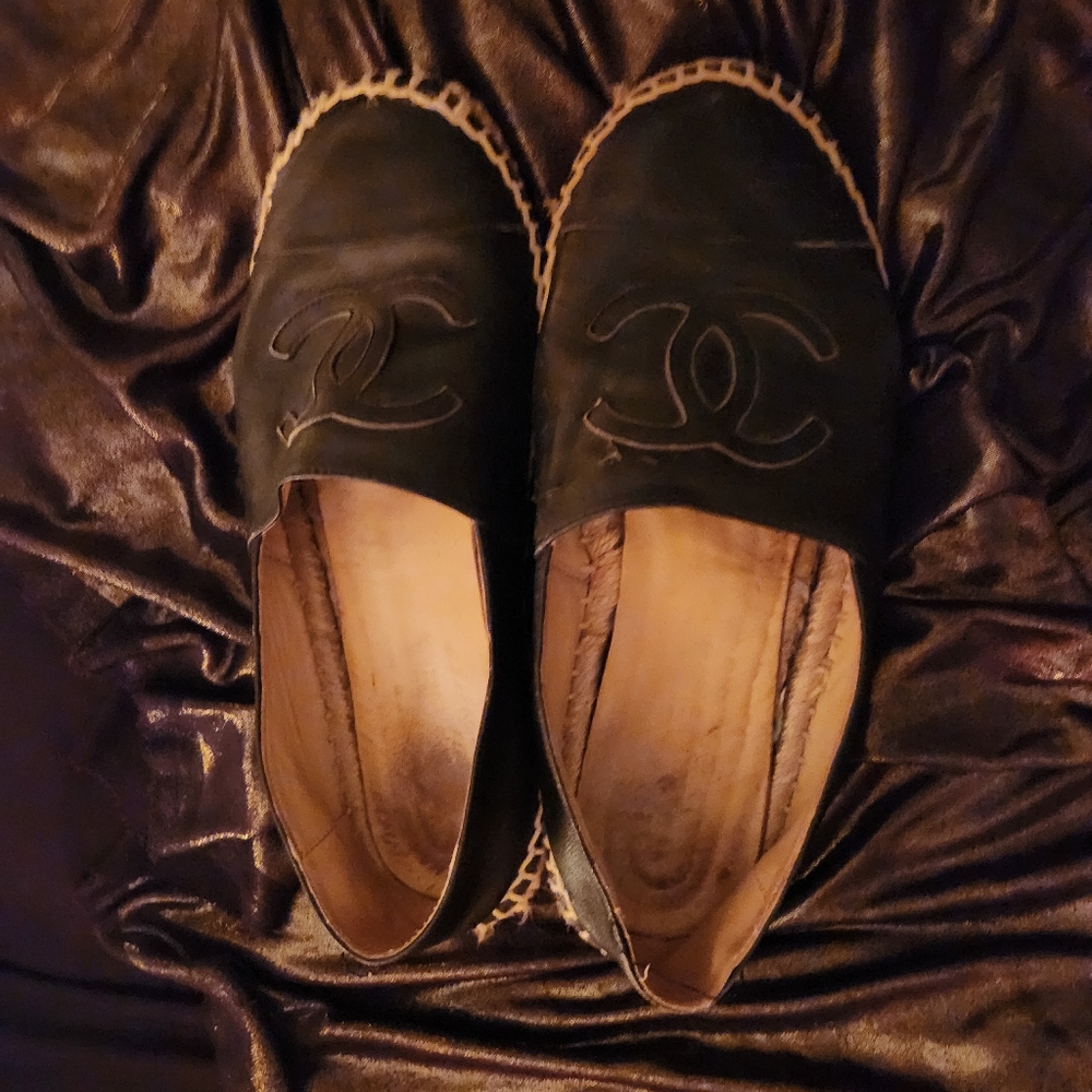 CHANEL Black Espadrilles with Tan Trim